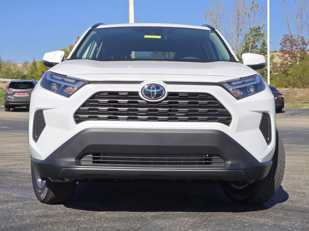2025 Toyota RAV4 XLE photo 2