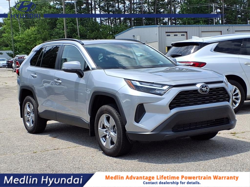 2024 Toyota RAV4 XLE's photo