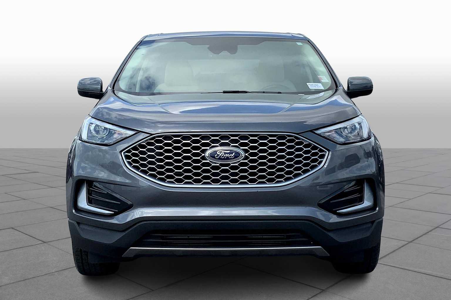 2023 Ford Edge SEL photo 3