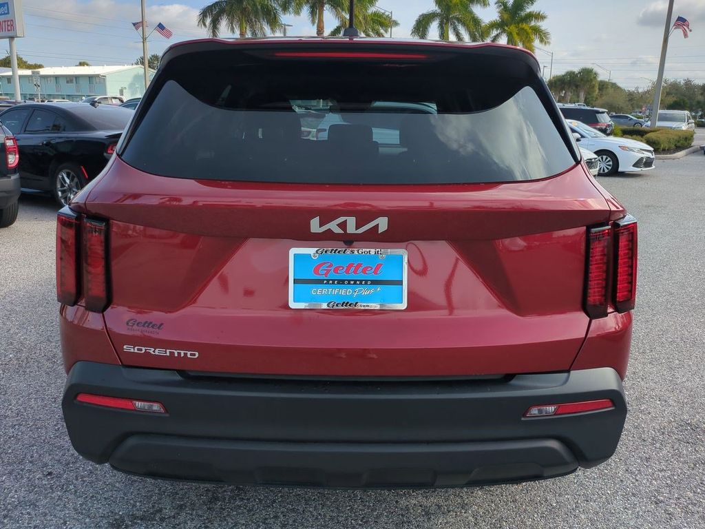 2023 Kia Sorento LX photo 3