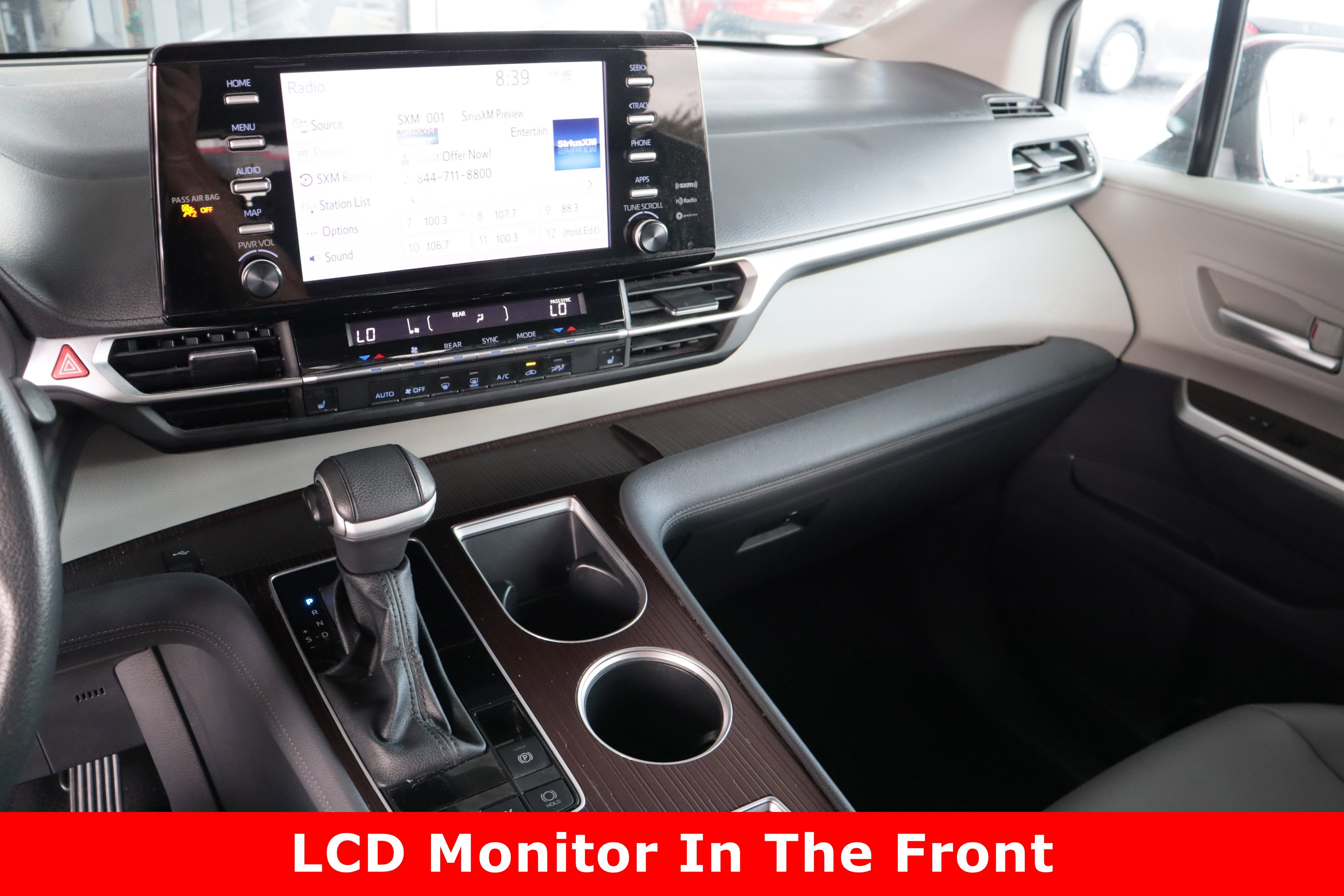 2023 Toyota Sienna XLE photo 16