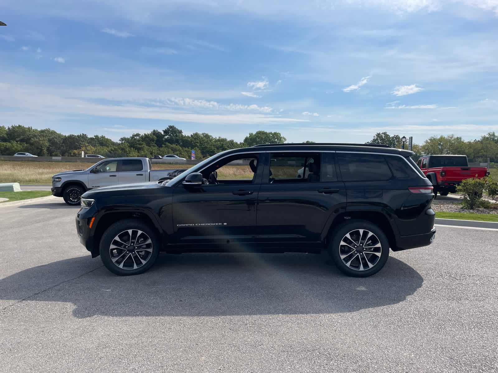 2025 Jeep Grand Cherokee Overland photo 5