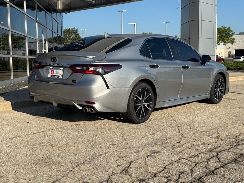 2023 Toyota Camry SE photo 3