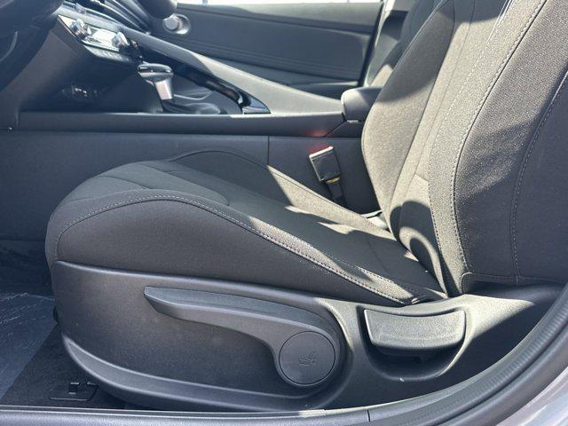 2025 Hyundai Elantra SEL Convenience photo 9
