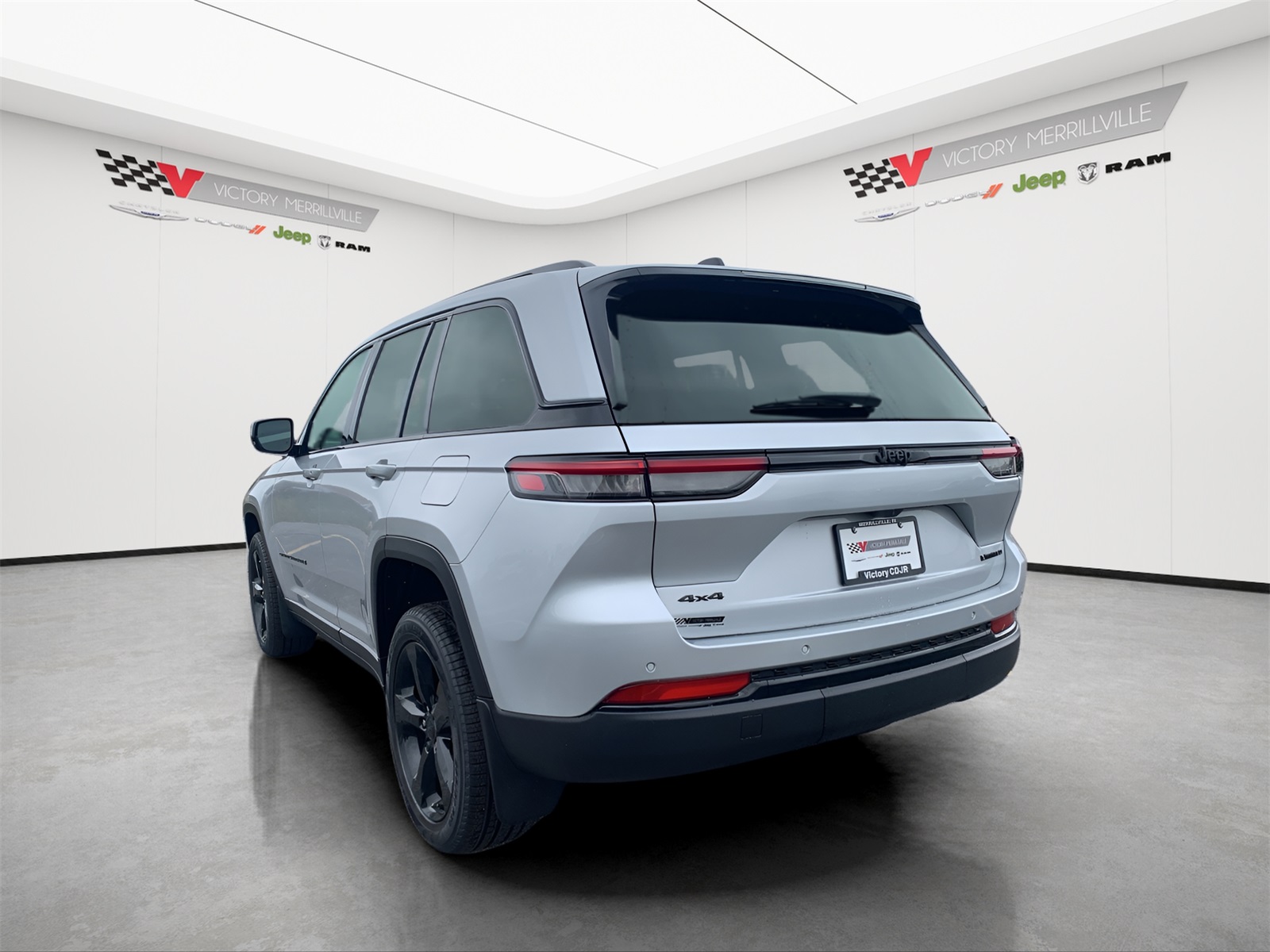 2025 Jeep Grand Cherokee Limited photo 2