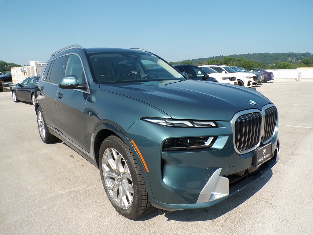 2023 BMW X7 40i's photo