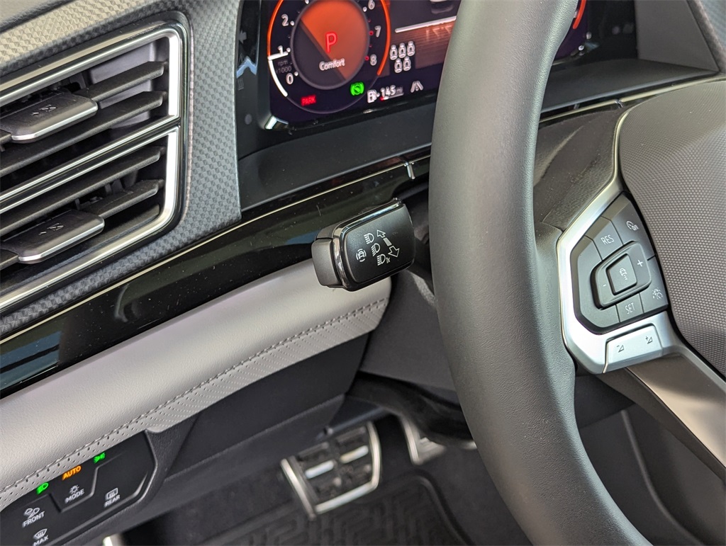 2025 Volkswagen Atlas SE Technology Peak Edition photo 15