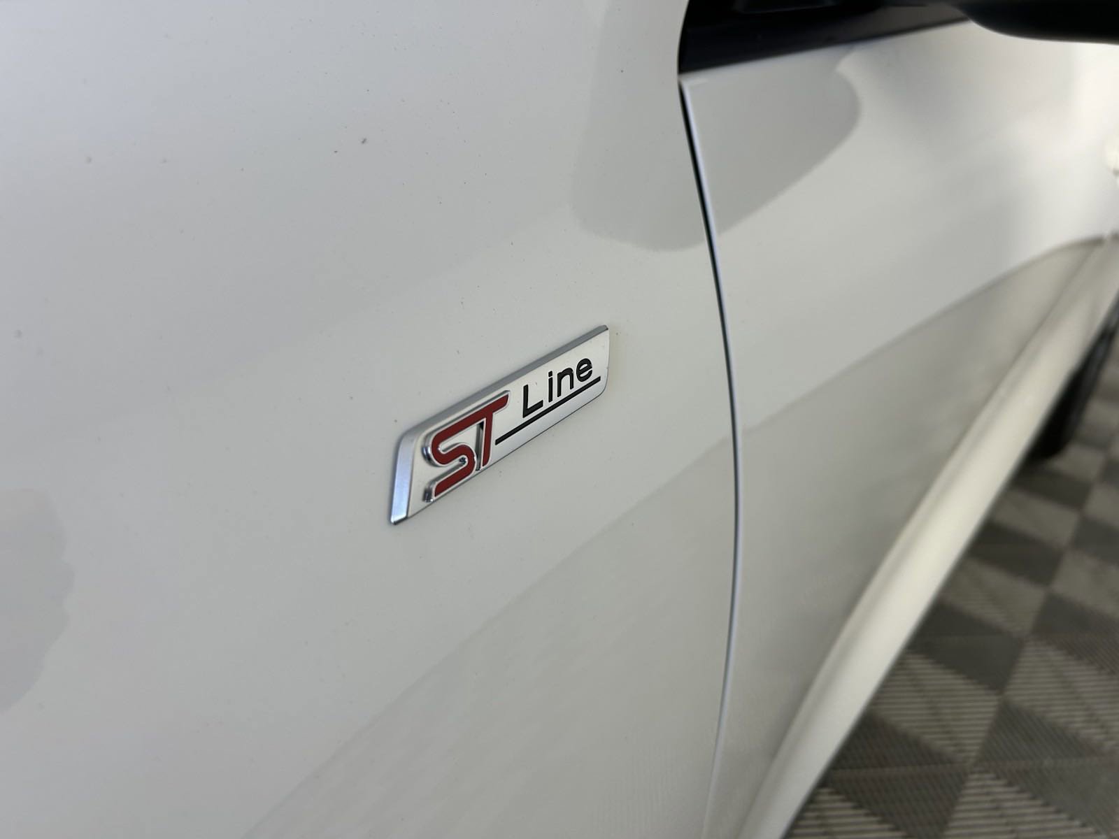2025 Ford Escape ST-Line photo 21