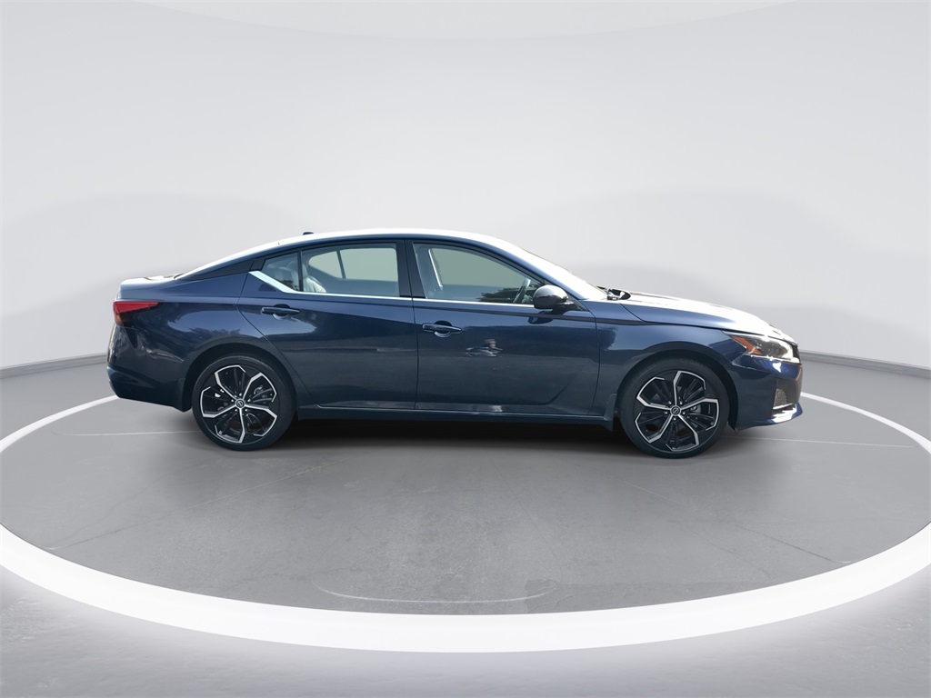 2024 Nissan Altima 2.5 SR photo 9