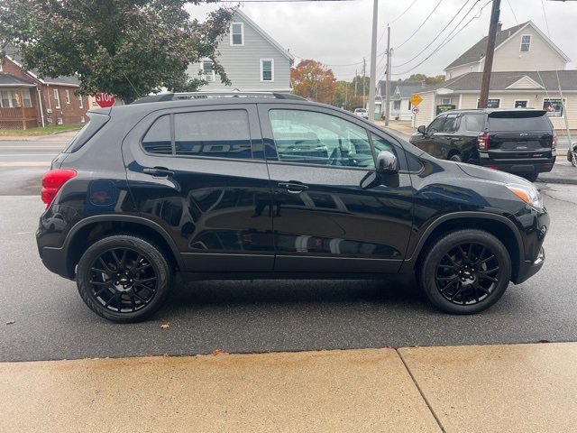2022 Chevrolet Trax LT photo 3