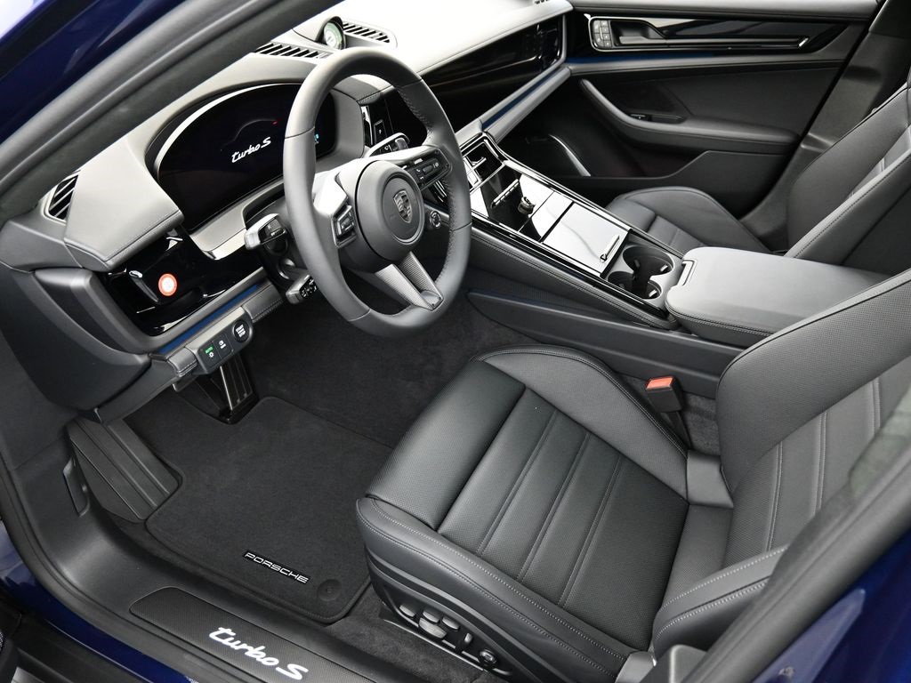 2026 Porsche Panamera Turbo S photo 3