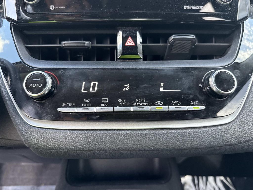 2022 Toyota Corolla LE photo 24