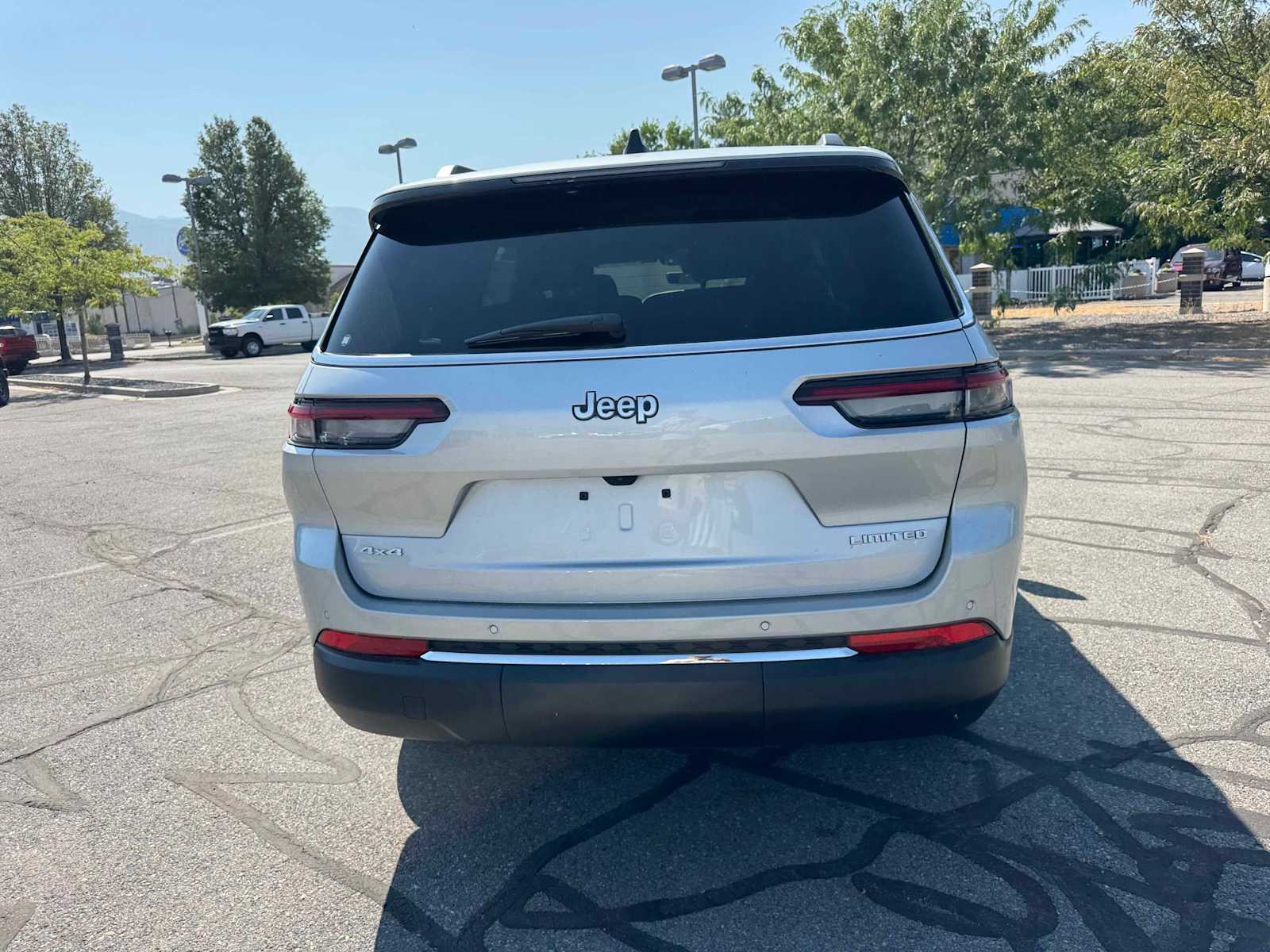 2025 Jeep Grand Cherokee Limited photo 2