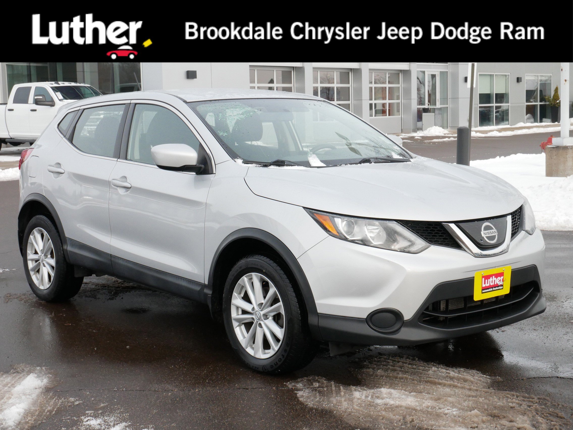 2018 Nissan Rogue Sport S's photo