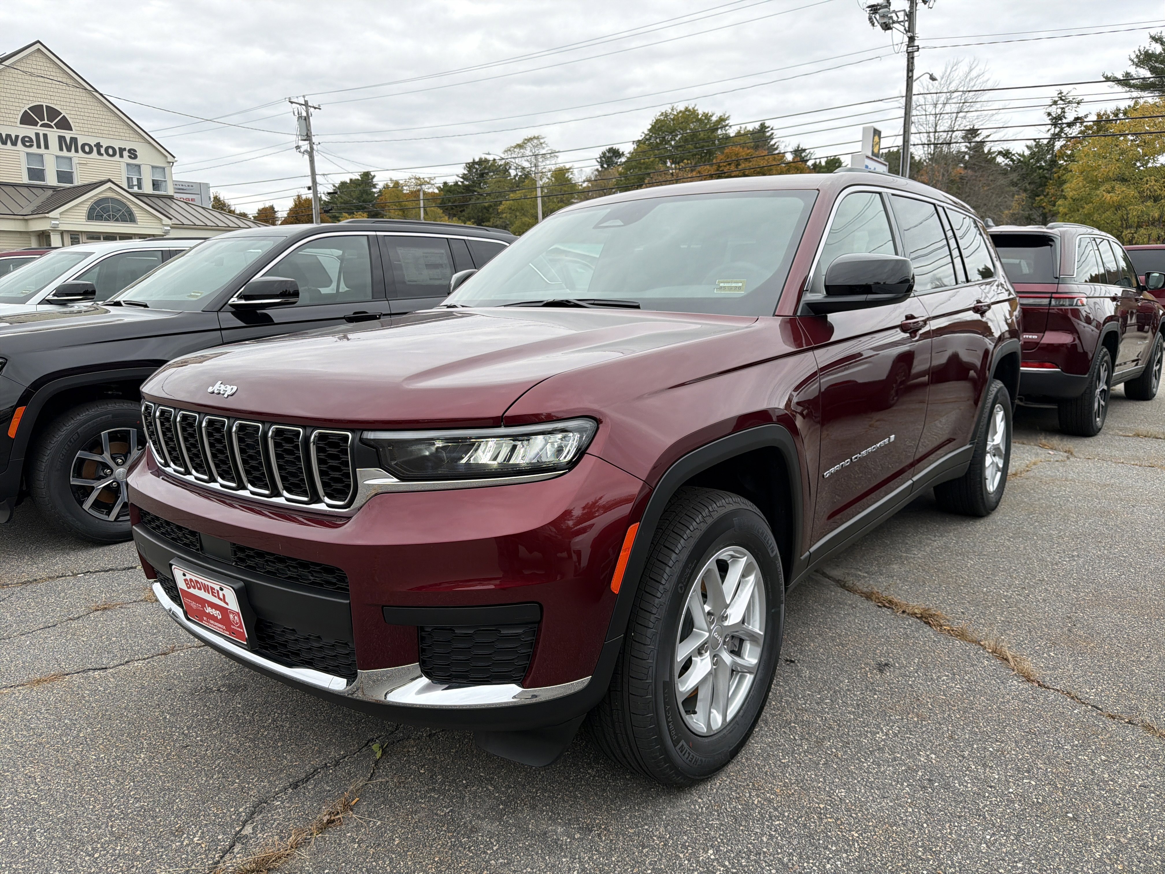 2025 Jeep Grand Cherokee L Laredo's photo