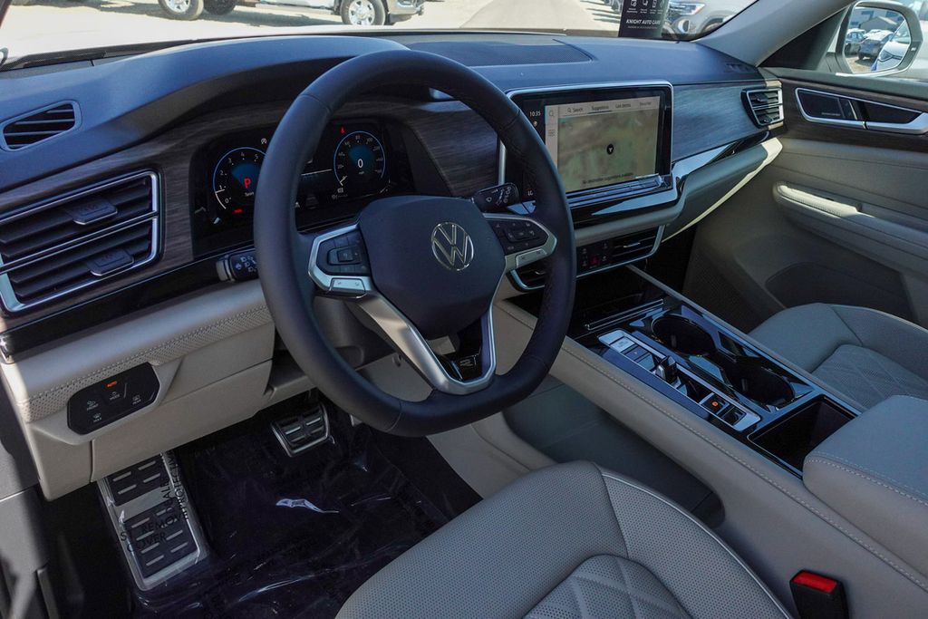 2026 Volkswagen Atlas SEL Premium R-Line photo 8