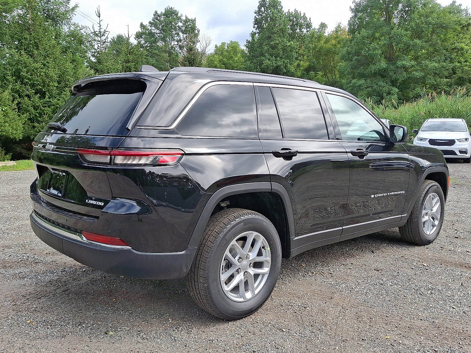 2025 Jeep Grand Cherokee Laredo X photo 4