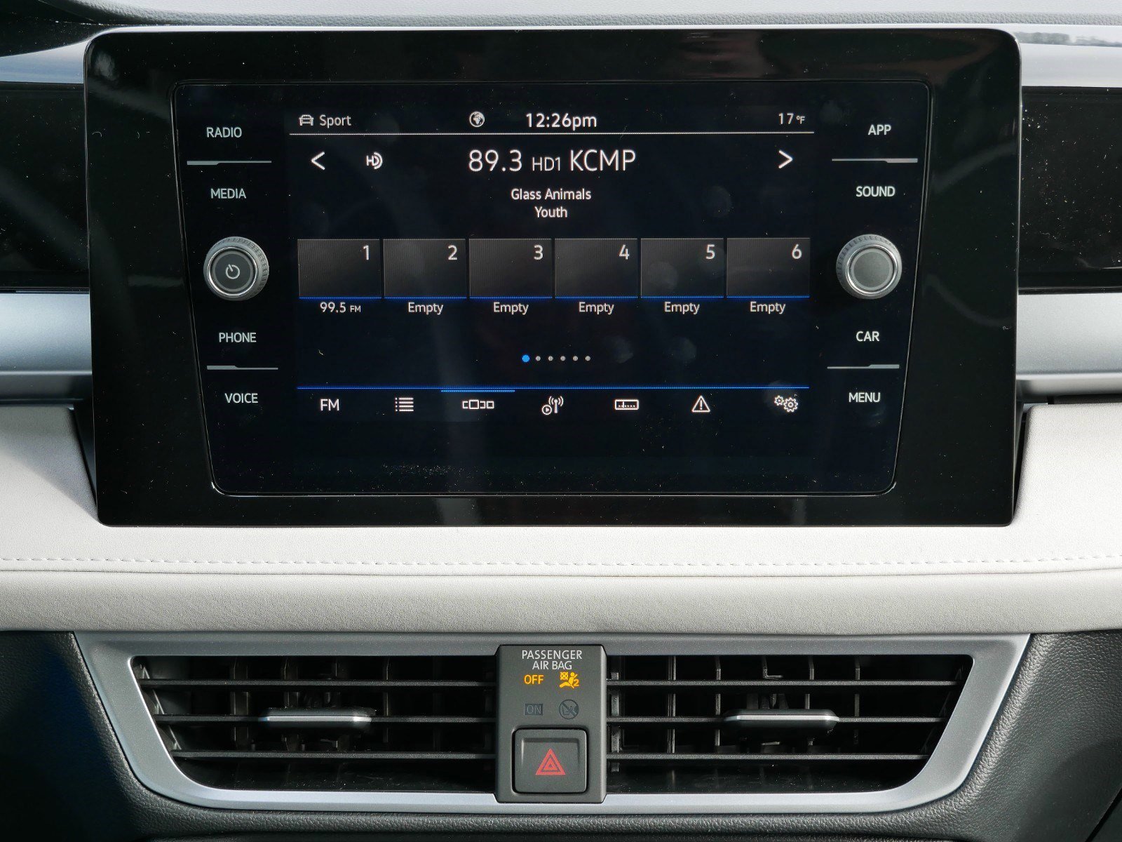 2025 Volkswagen Taos SE photo 9
