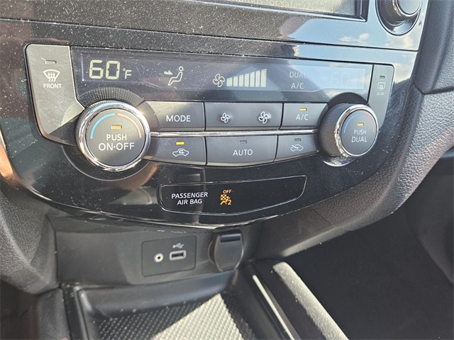 2019 Nissan Rogue SV photo 20