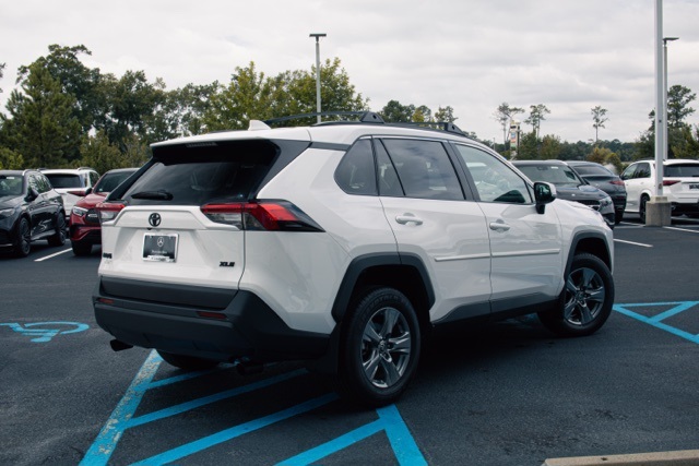 2024 Toyota RAV4 XLE photo 4