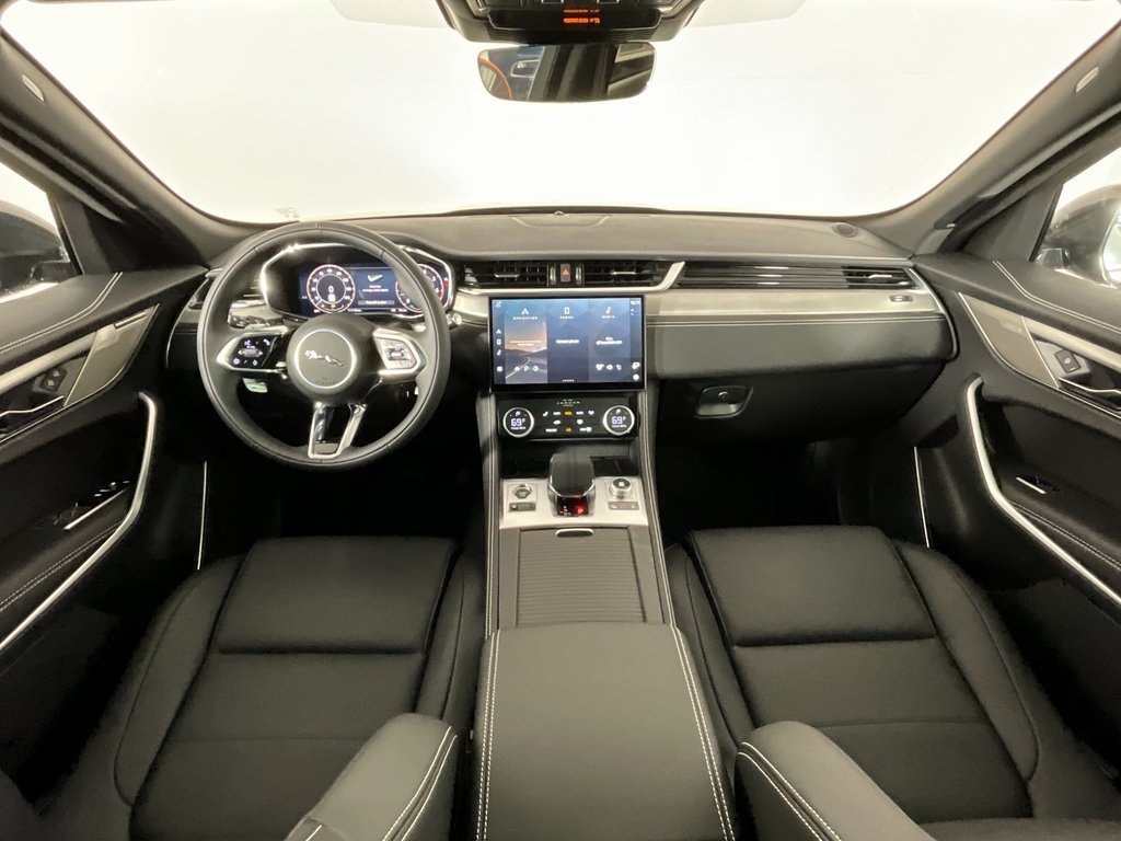 2025 Jaguar F-PACE P250 R-Dynamic S photo 3