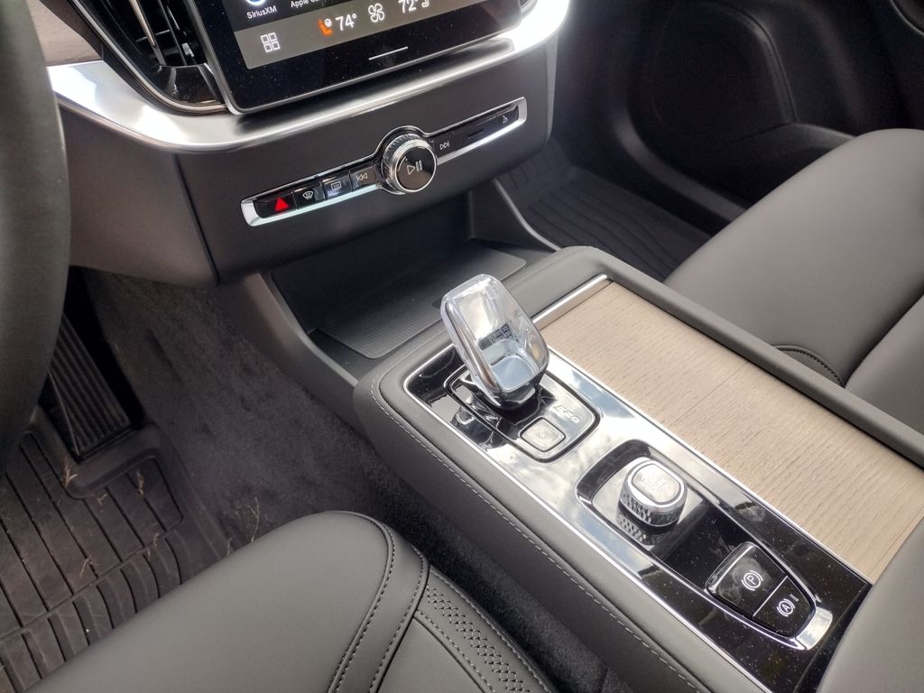 2026 VOLVO XC90 - Image 13