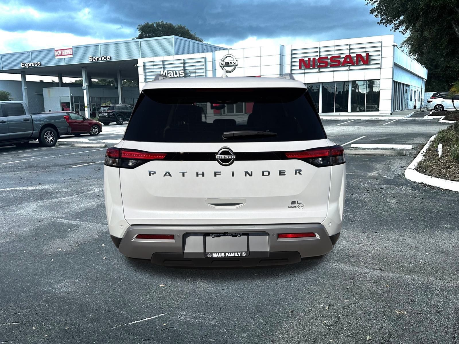 2025 Nissan Pathfinder SL photo 3