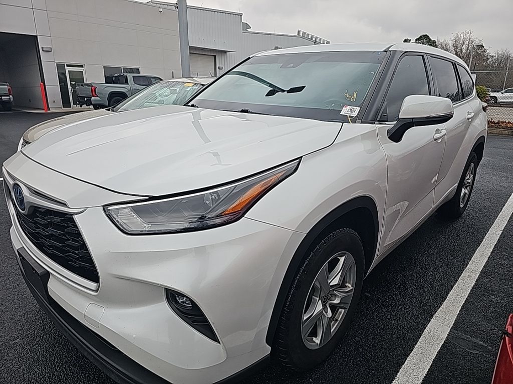 2022 Toyota Highlander LE's photo