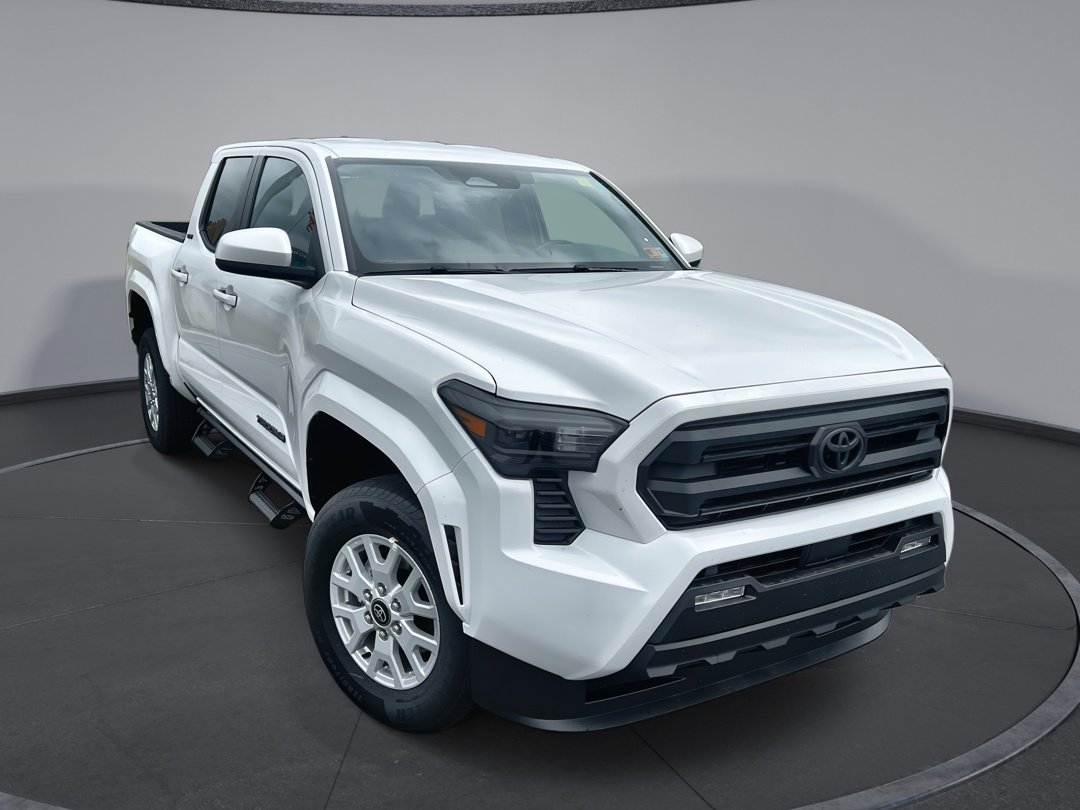 2025 Toyota Tacoma SR5's photo