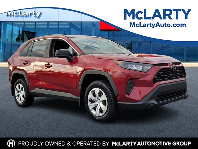 2021 Toyota RAV4 LE's photo