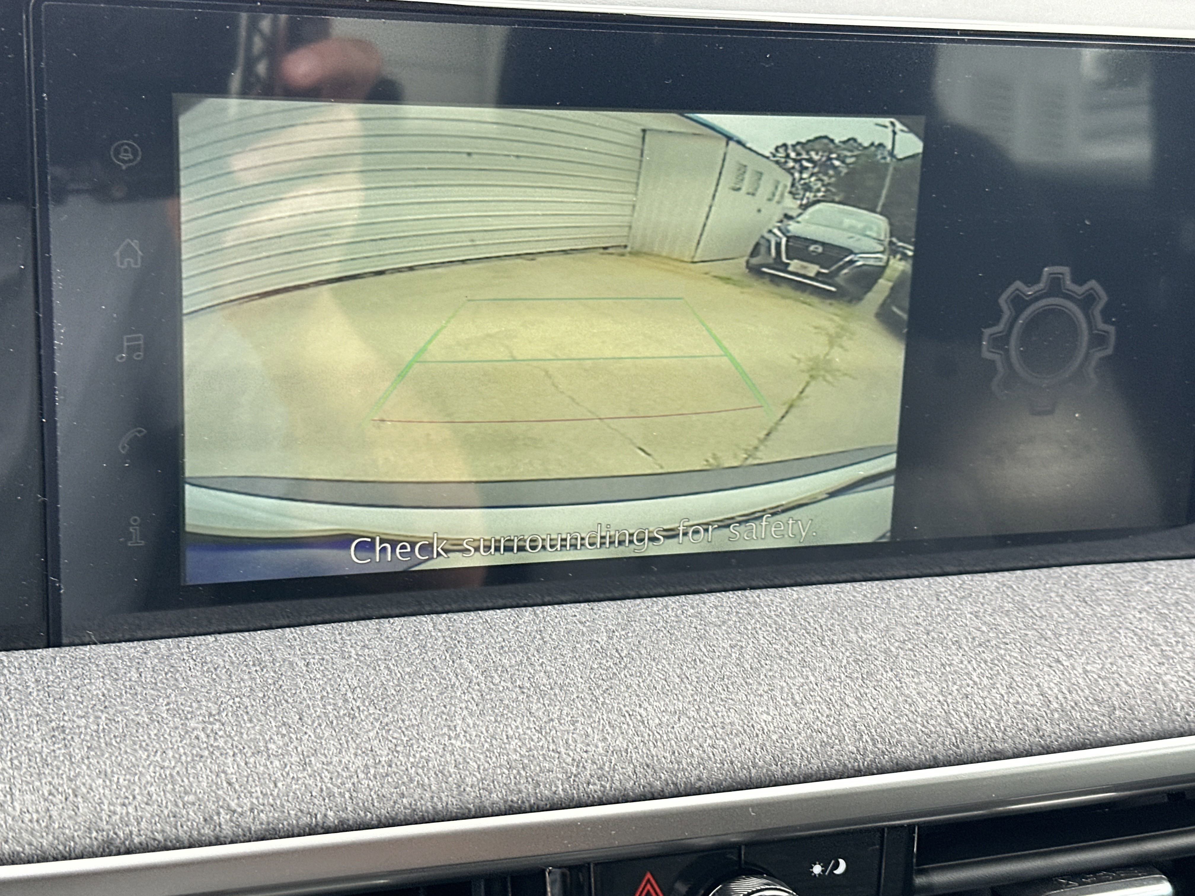 2025 Nissan Kicks SV photo 17