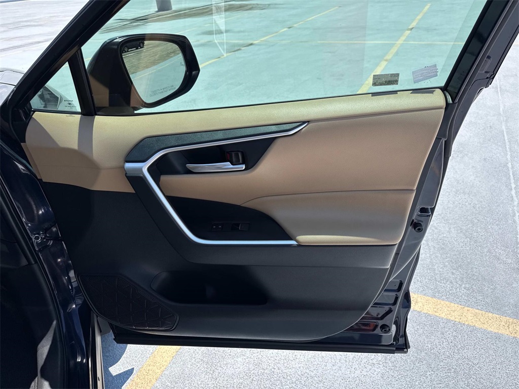 2024 Toyota RAV4 Hybrid XLE Premium photo 8