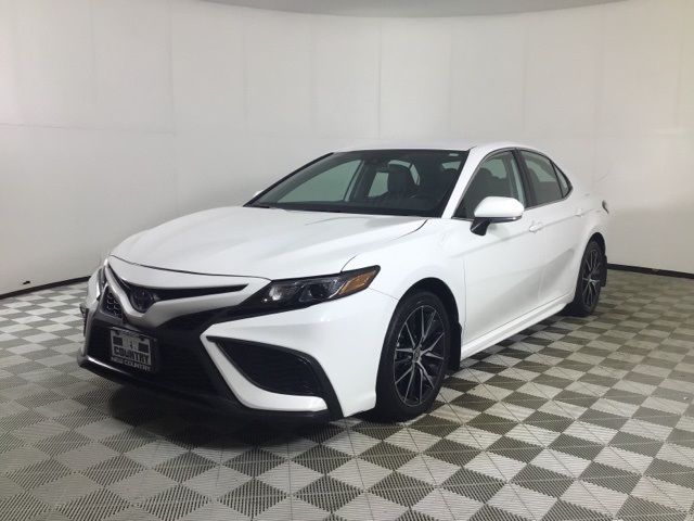 2024 Toyota Camry Hybrid SE photo 3