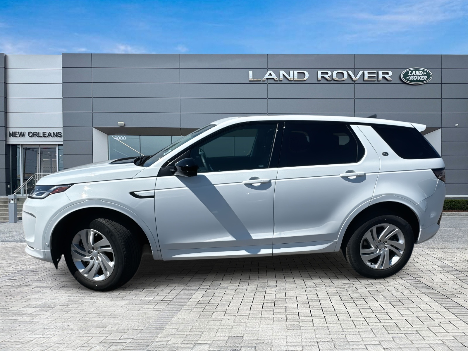 2024 Land Rover Discovery Sport S photo 2