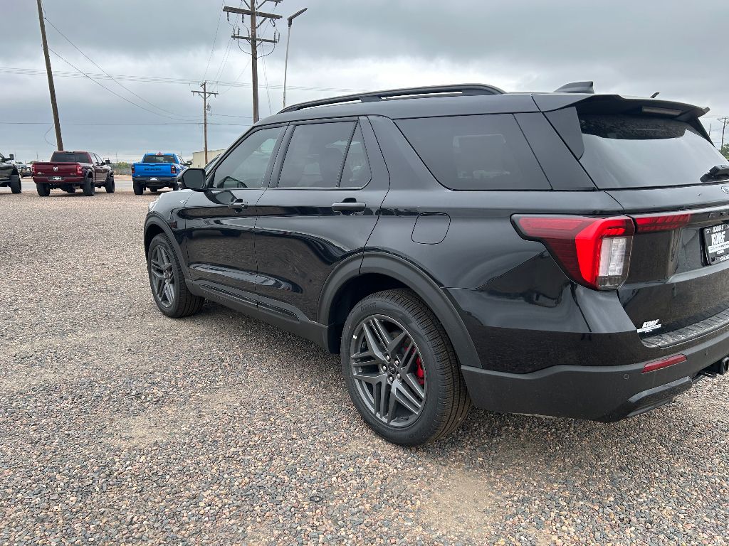 2025 Ford Explorer ST-Line photo 2