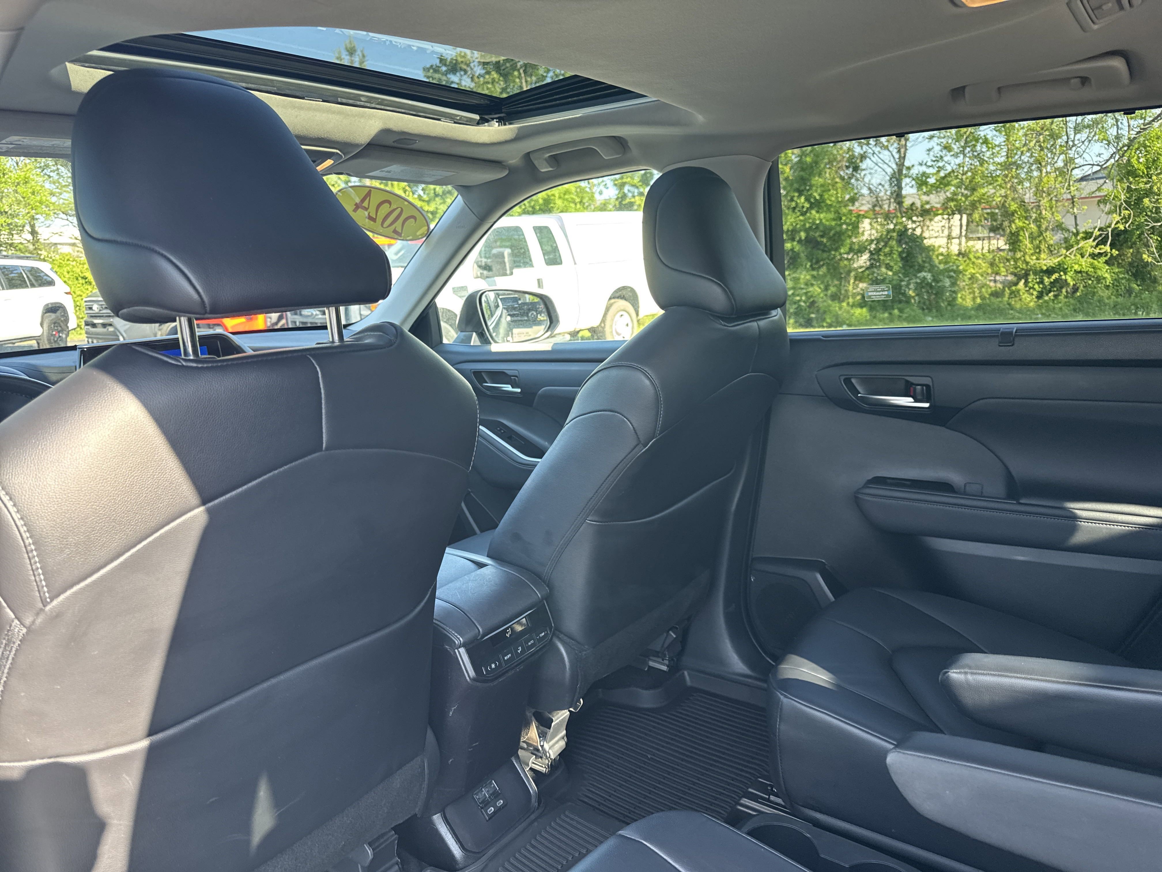 2024 Toyota Highlander XLE photo 19