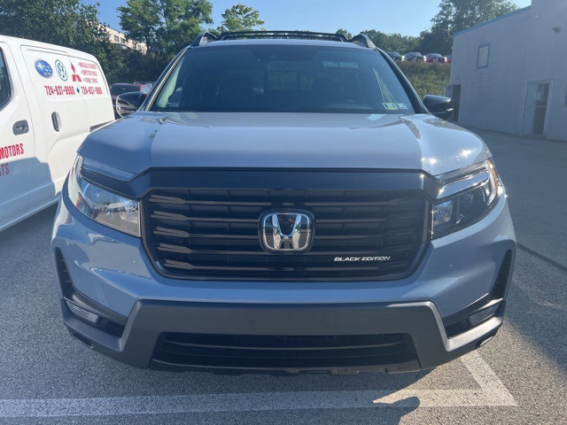 2023 Honda Ridgeline Black Edition photo 2