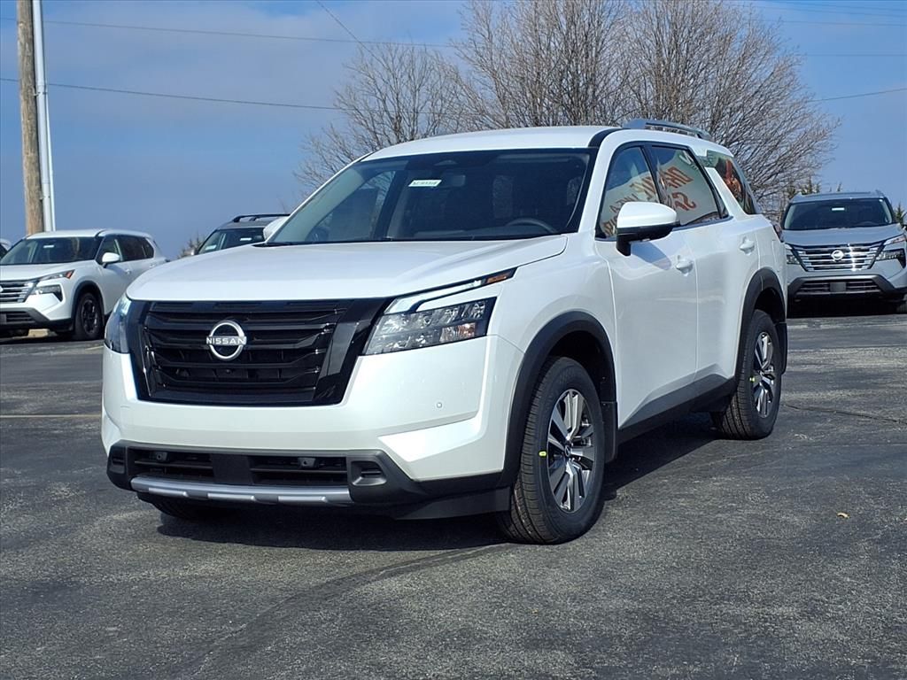 2025 Nissan Pathfinder SL's photo