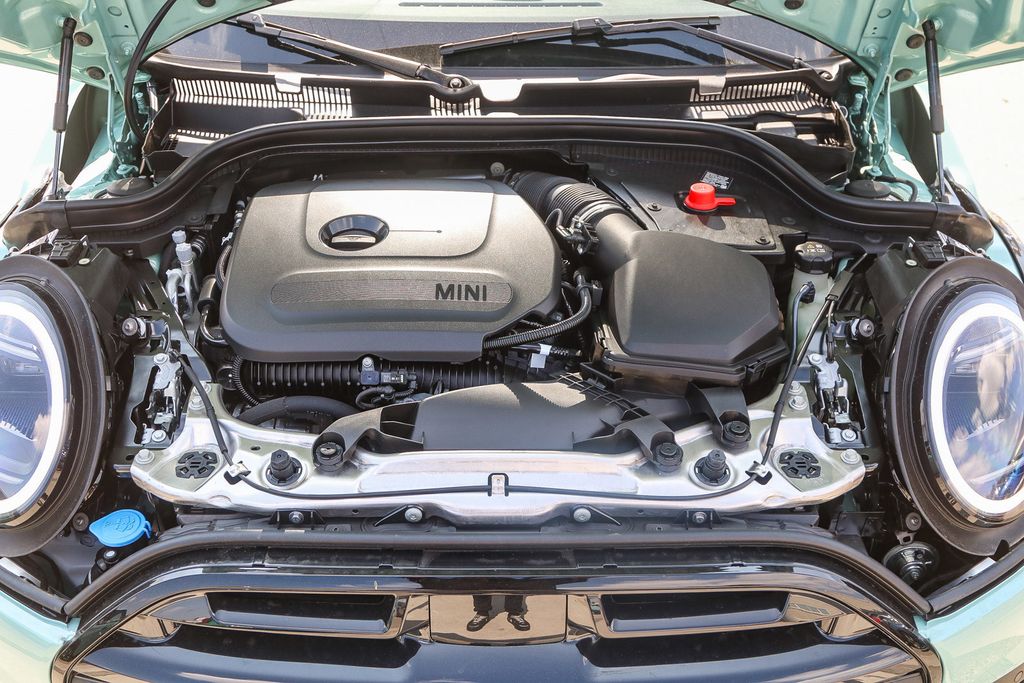 2026 Mini Cooper 4 Door Hardtop S Iconic photo 19