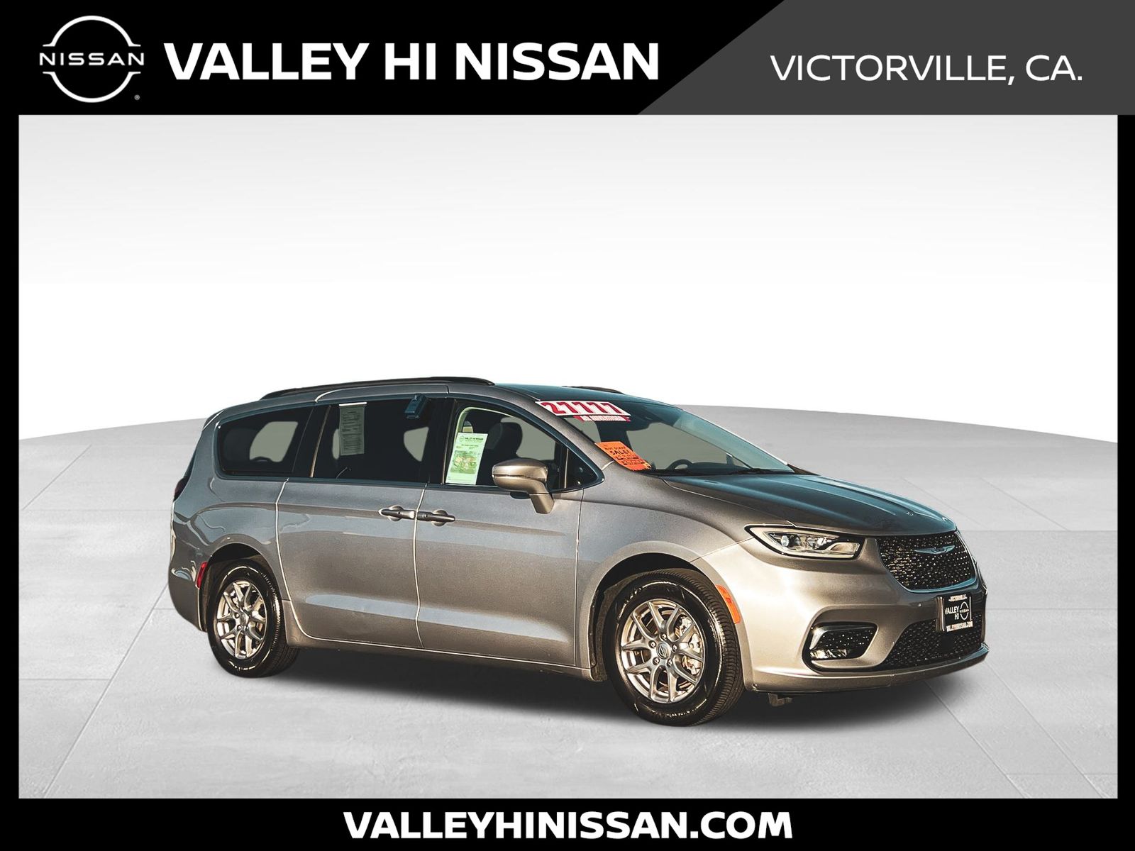 2021 Chrysler Pacifica Touring's photo