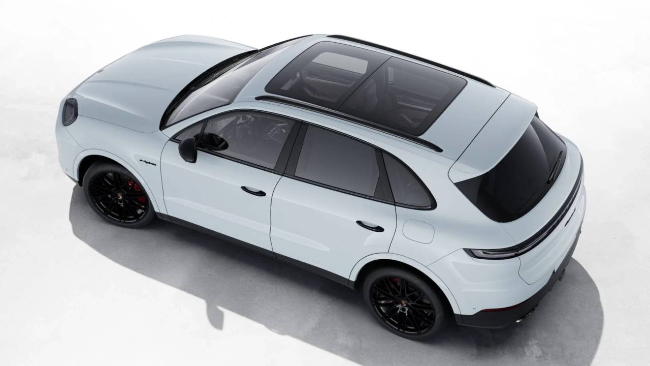 2026 Porsche Cayenne S E-Hybrid photo 3
