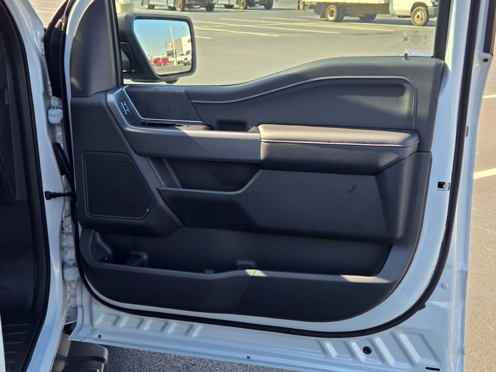 2025 Ford F-150 XLT photo 3