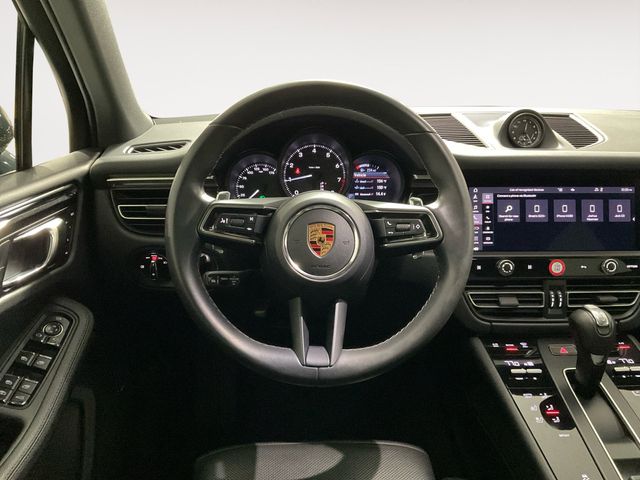 2024 Porsche Macan Base photo 18