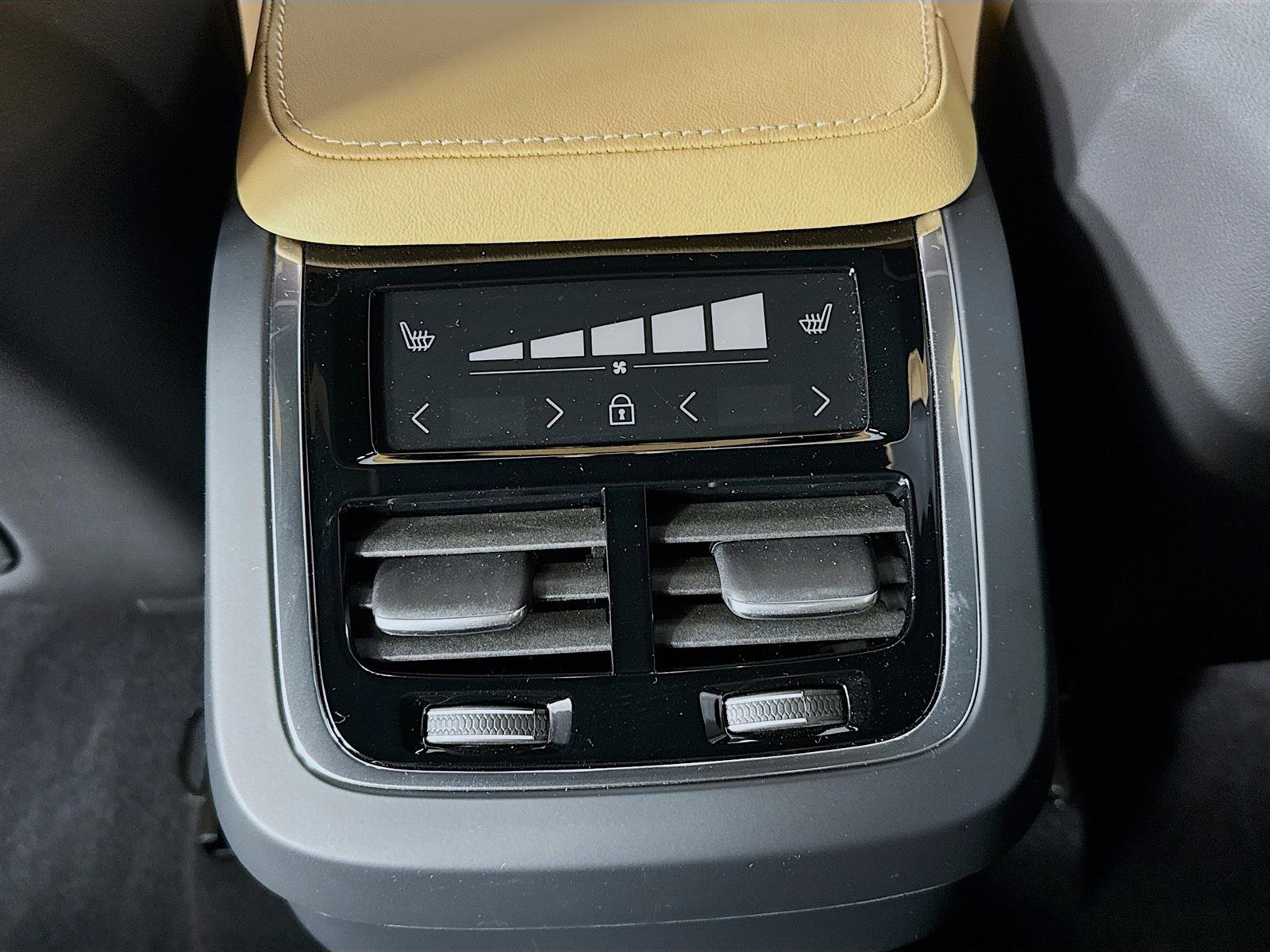2024 Volvo XC90 Ultimate photo 25