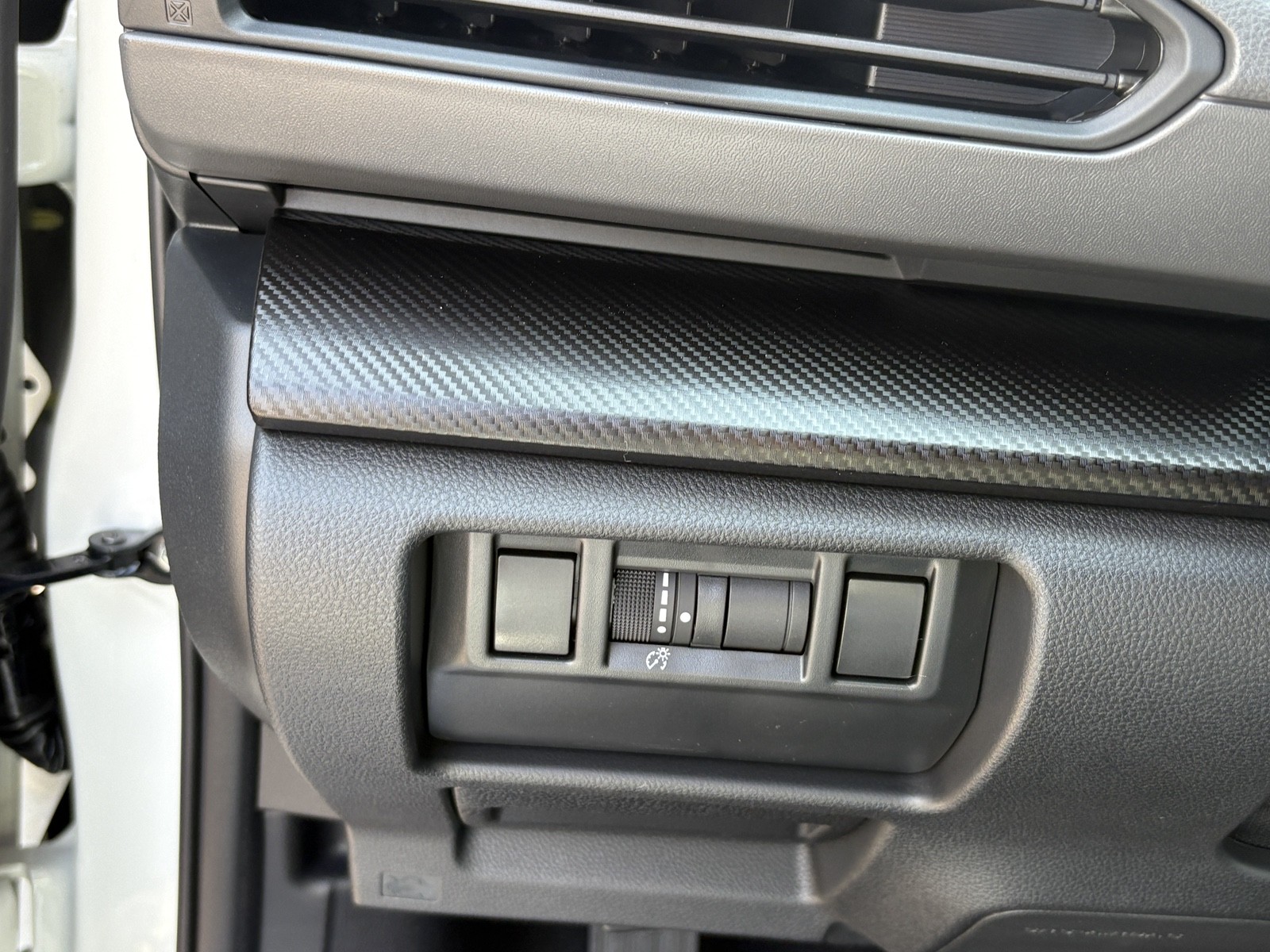 New 2025 CRYSTAL WHITE PEARL Subaru Premium image 41