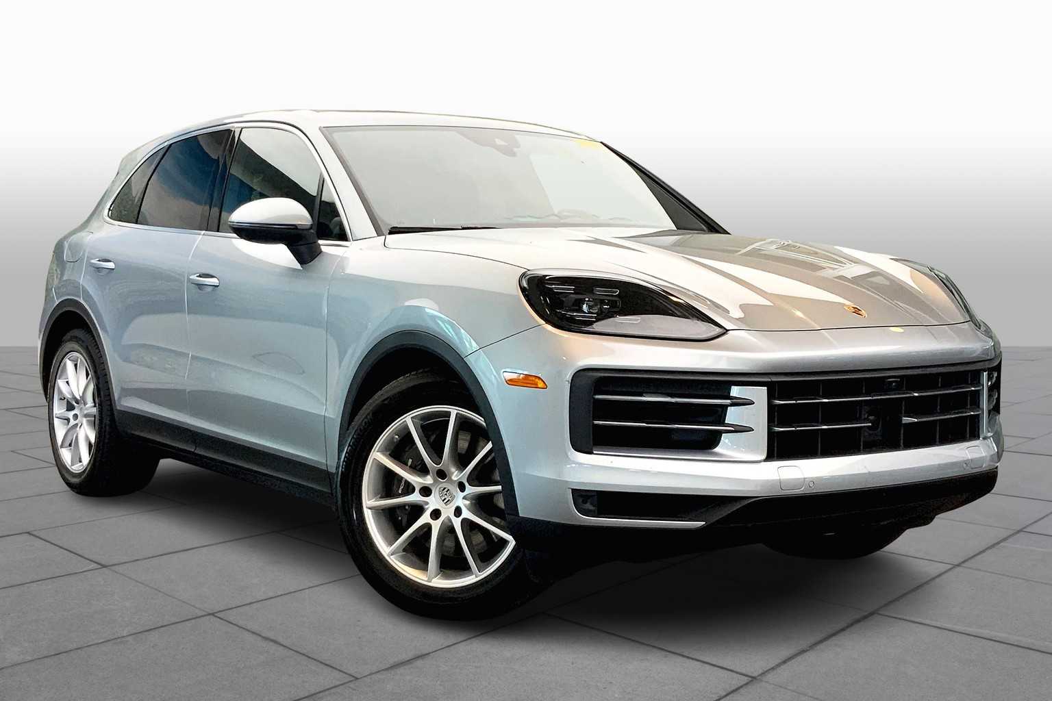 2024 Porsche Cayenne photo 2