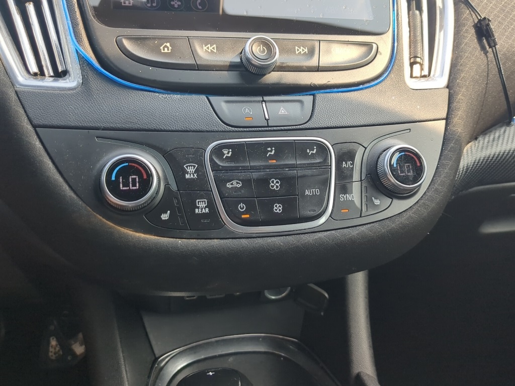 Used 2020 Chevrolet Malibu 1LT with VIN 1G1ZD5ST7LF095487 for sale in Port Orchard, WA