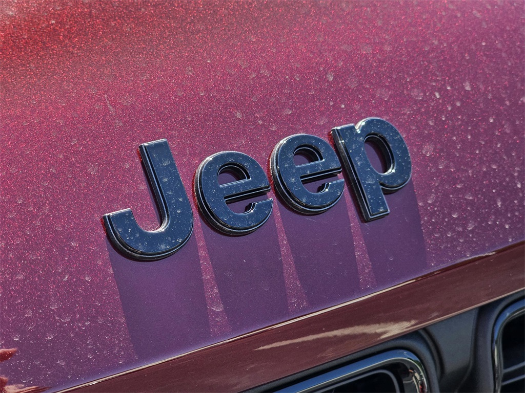 2025 Jeep Grand Cherokee Limited photo 3