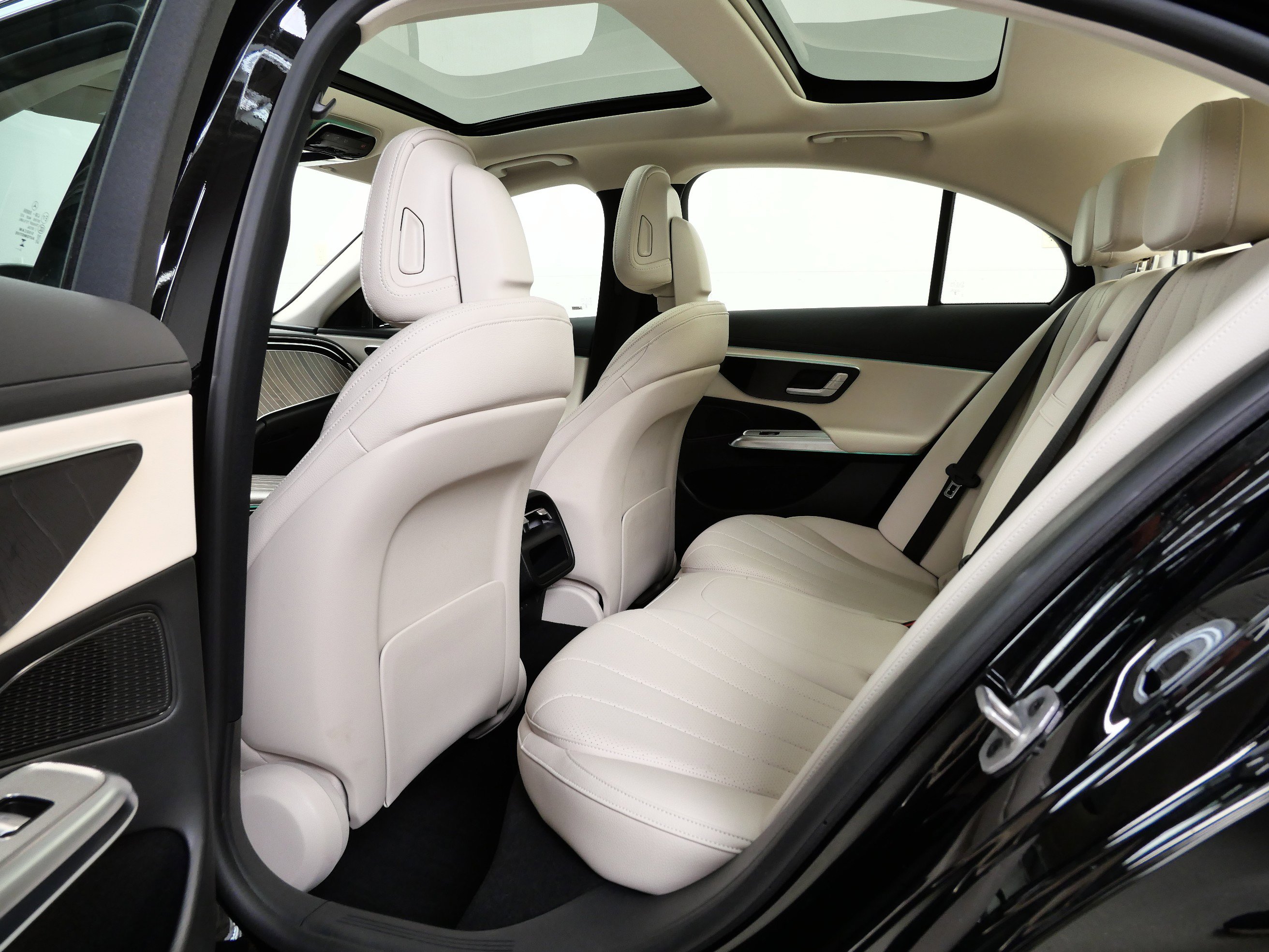 2025 Mercedes Benz E 350 4MATIC photo 14