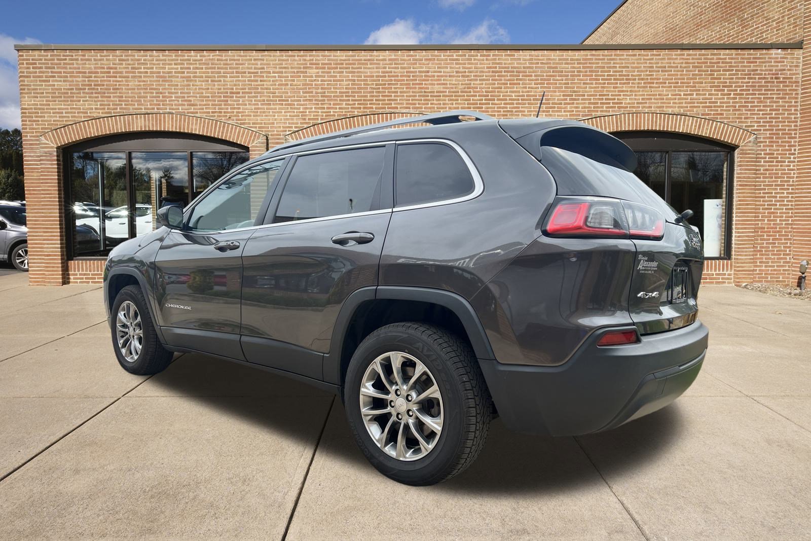 2019 Jeep Cherokee Latitude photo 2